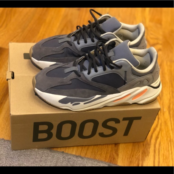 Mens Yeezy Boost 700 - Picture 2 of 6